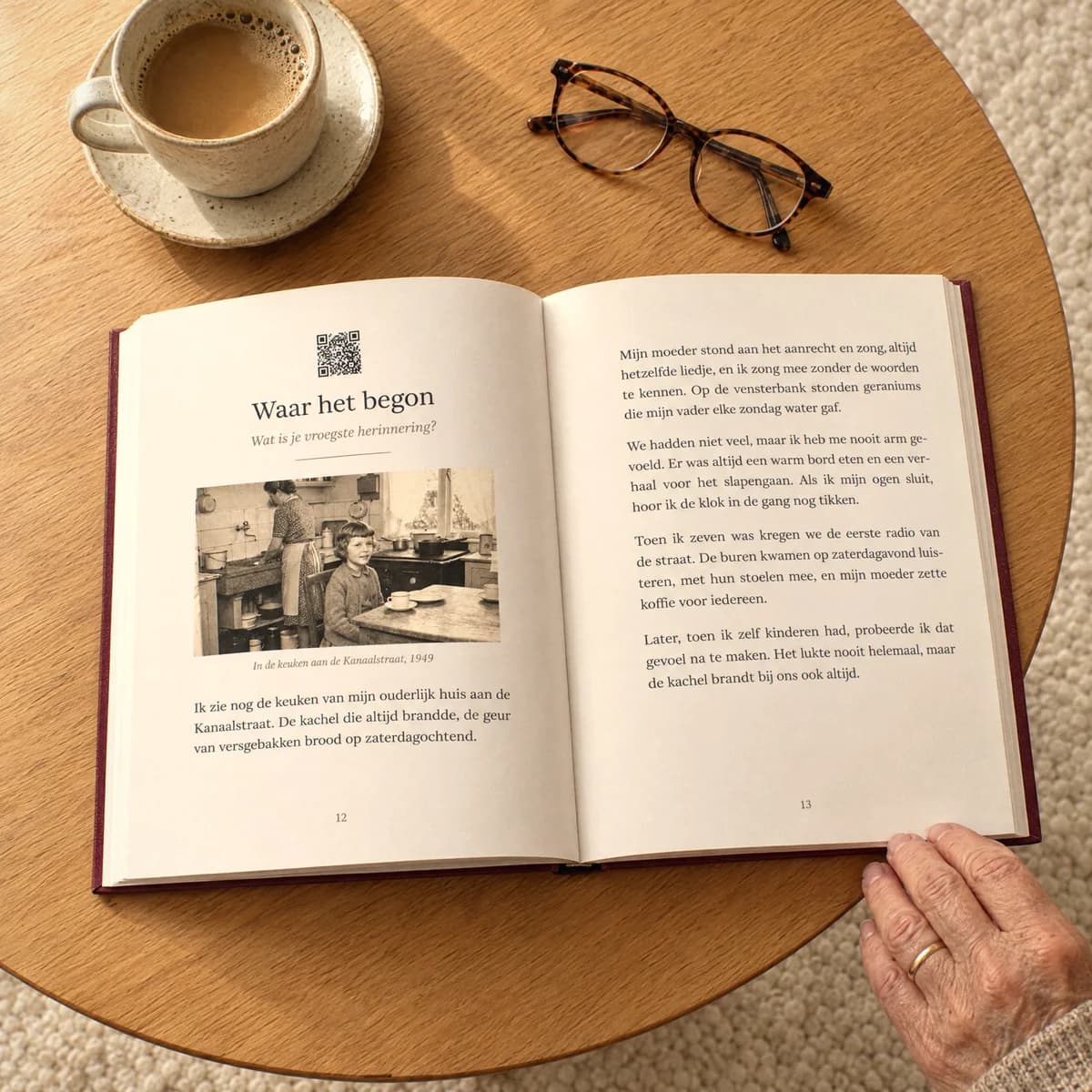 Een opengeslagen Mijn Levensverhalen-boek met foto's en tekst.